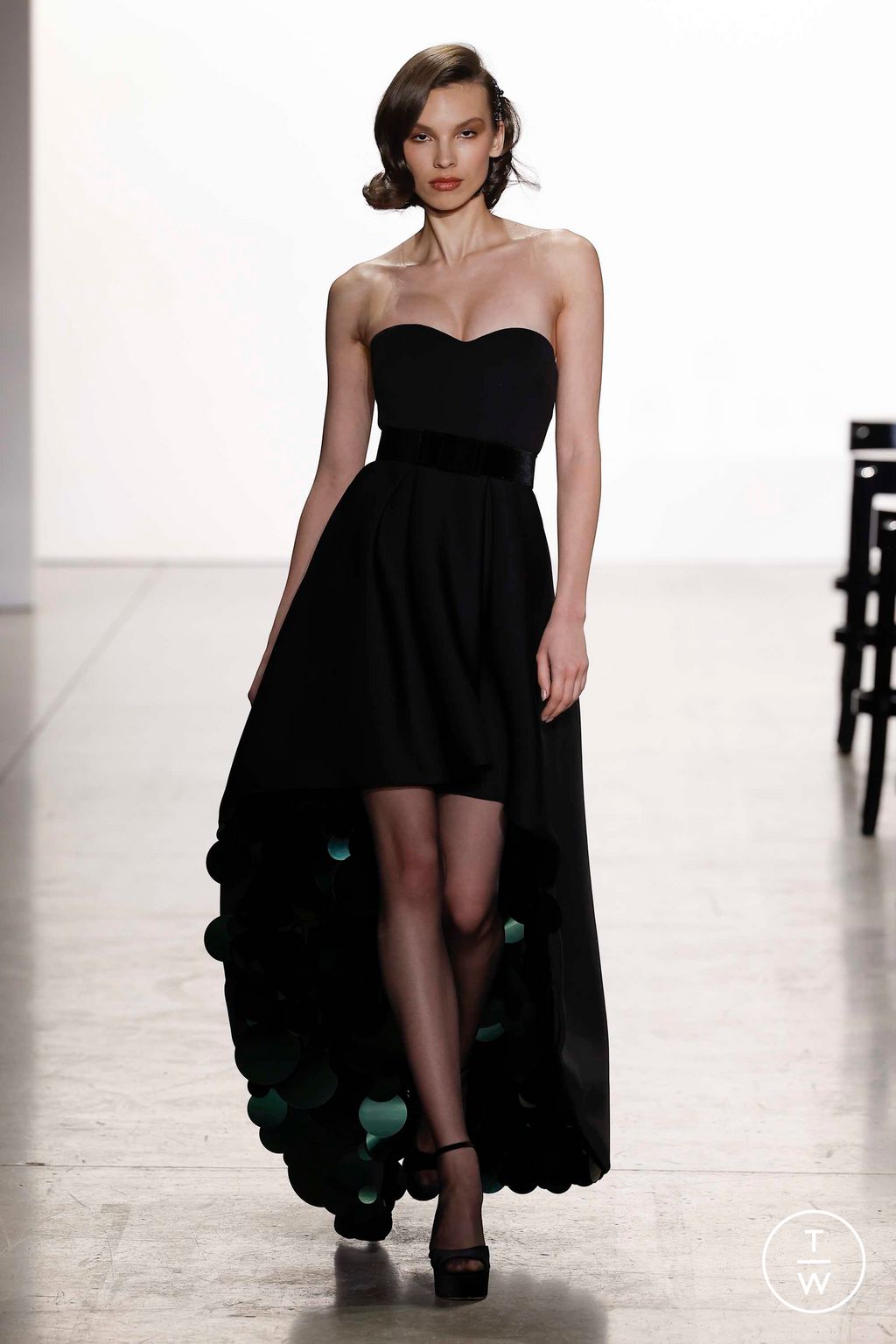 Fashion Week New York Fall/Winter 2023 look 1 from the Badgley Mischka collection womenswear