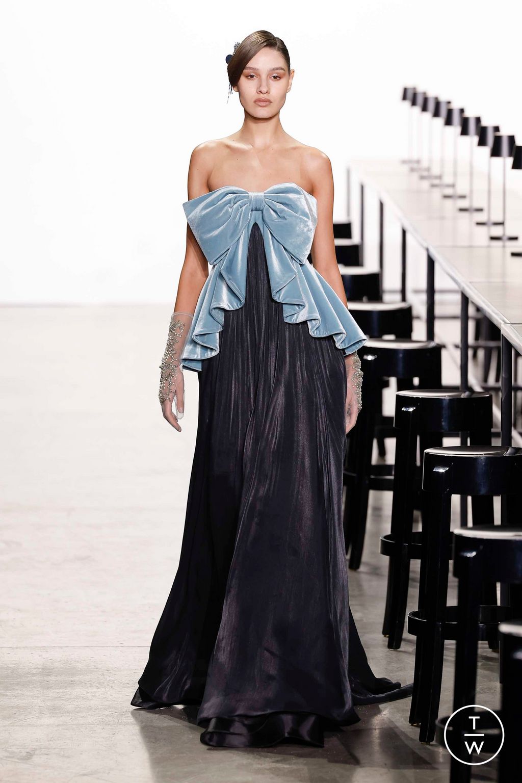 Fashion Week New York Fall/Winter 2023 look 6 from the Badgley Mischka collection womenswear