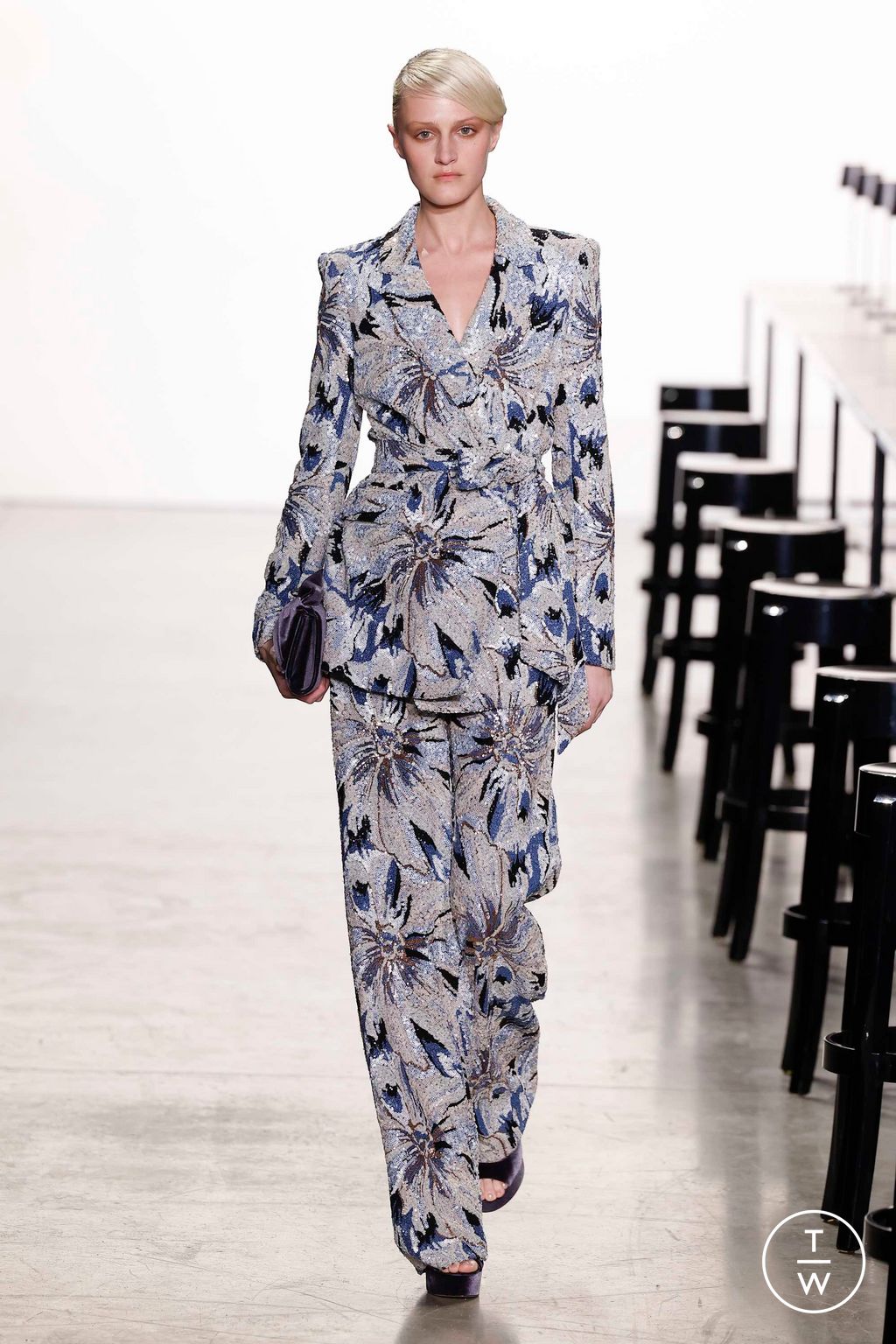 Fashion Week New York Fall/Winter 2023 look 8 from the Badgley Mischka collection womenswear