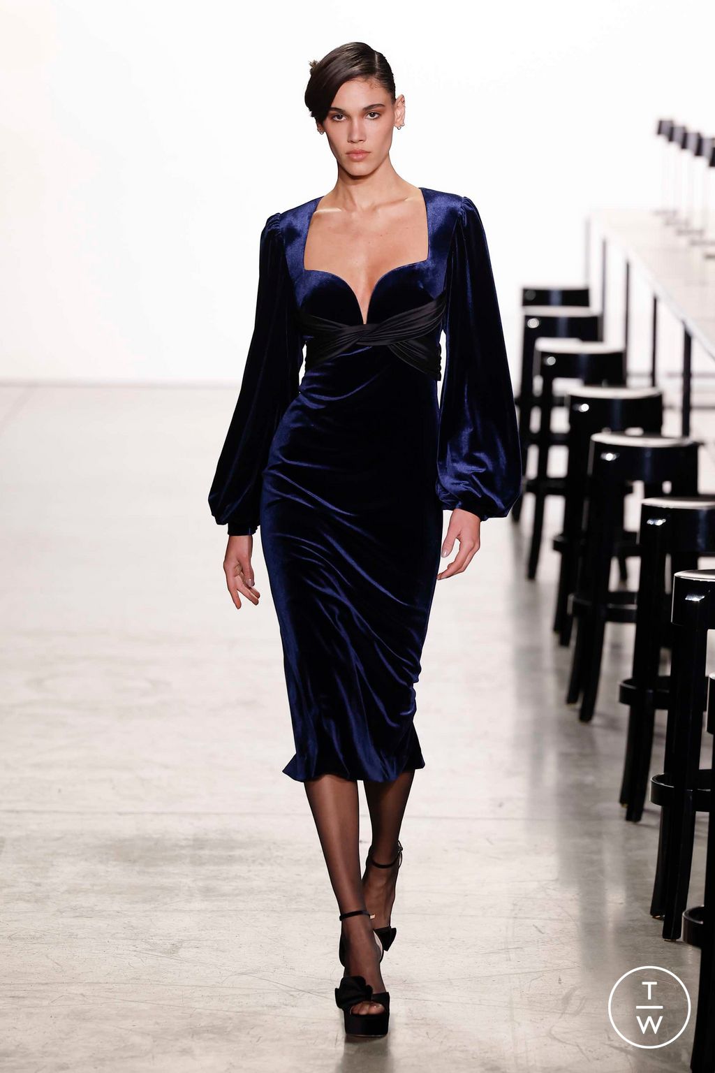 Fashion Week New York Fall/Winter 2023 look 10 from the Badgley Mischka collection womenswear