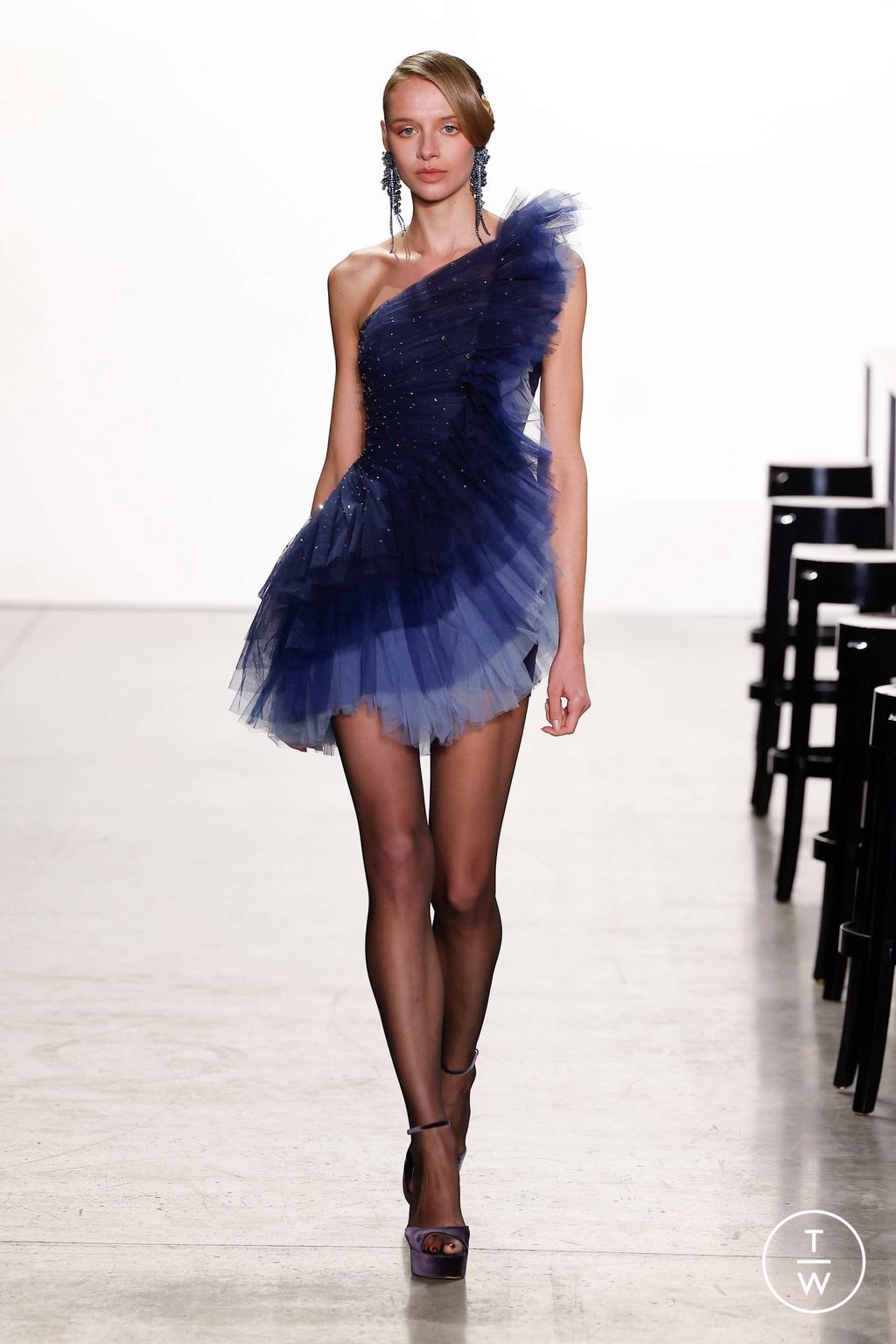 Fashion Week New York Fall/Winter 2023 look 12 from the Badgley Mischka collection womenswear