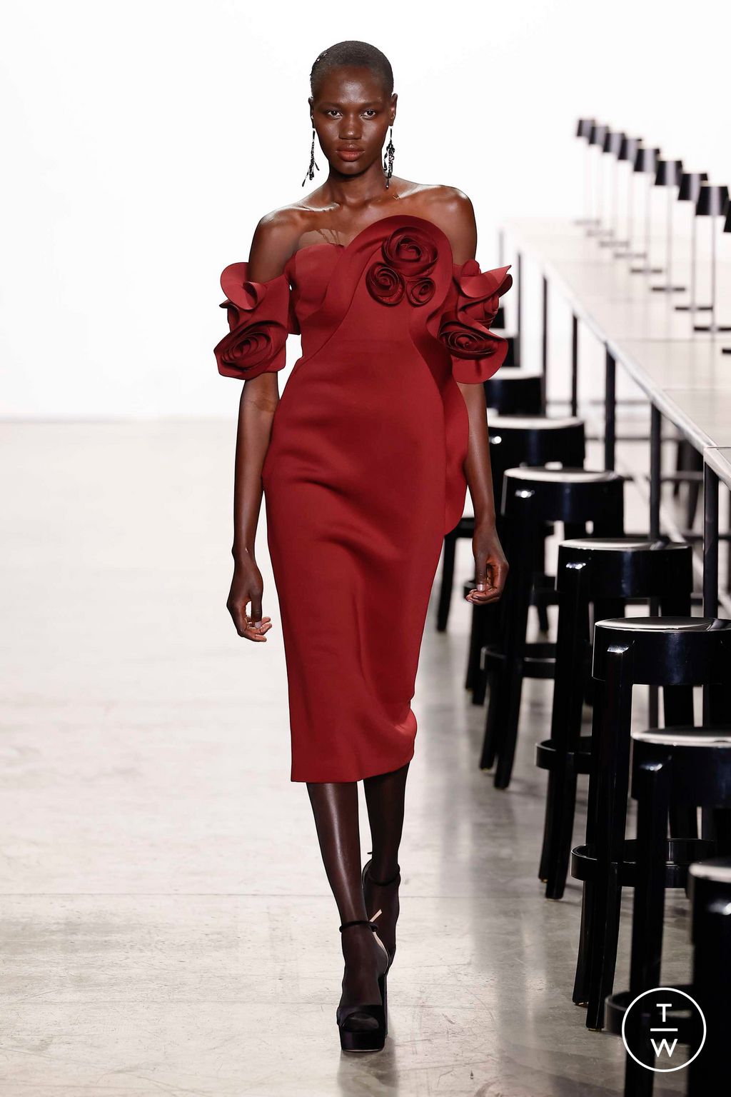 Fashion Week New York Fall/Winter 2023 look 14 from the Badgley Mischka collection womenswear