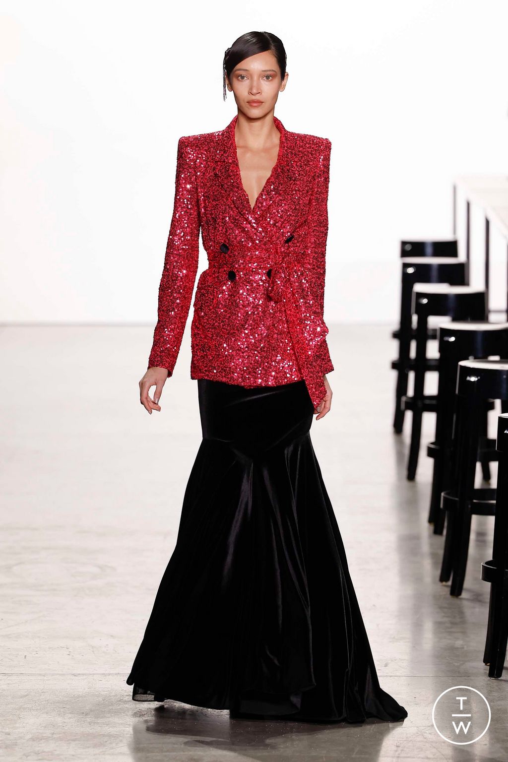 Fashion Week New York Fall/Winter 2023 look 17 from the Badgley Mischka collection womenswear
