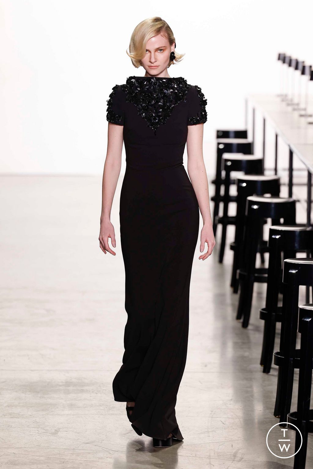 Fashion Week New York Fall/Winter 2023 look 22 from the Badgley Mischka collection womenswear