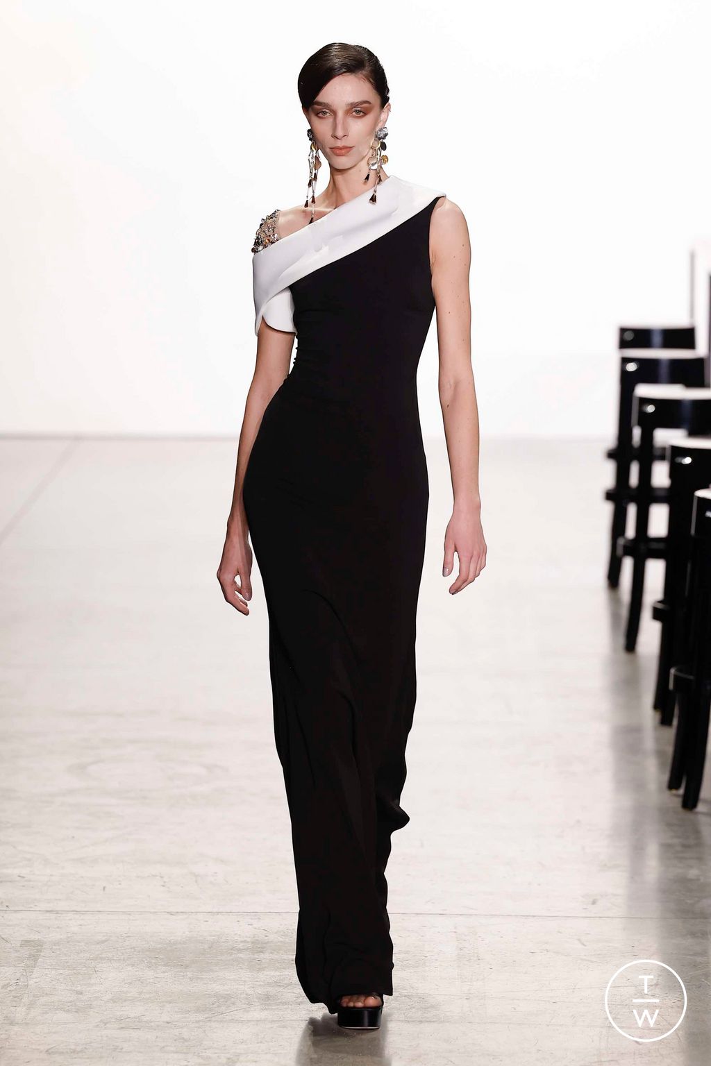 Fashion Week New York Fall/Winter 2023 look 25 de la collection Badgley Mischka womenswear