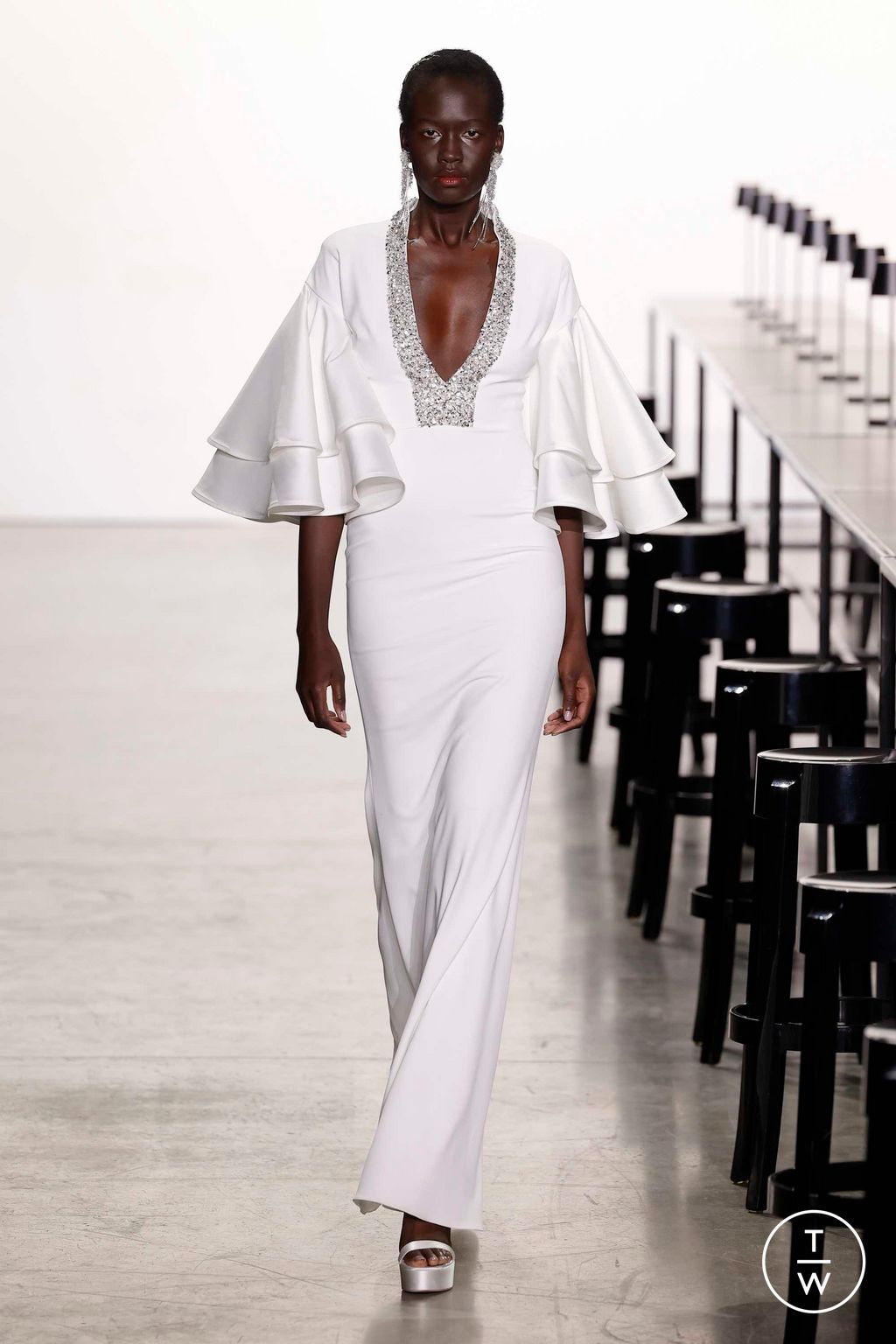 Fashion Week New York Fall/Winter 2023 look 29 from the Badgley Mischka collection womenswear