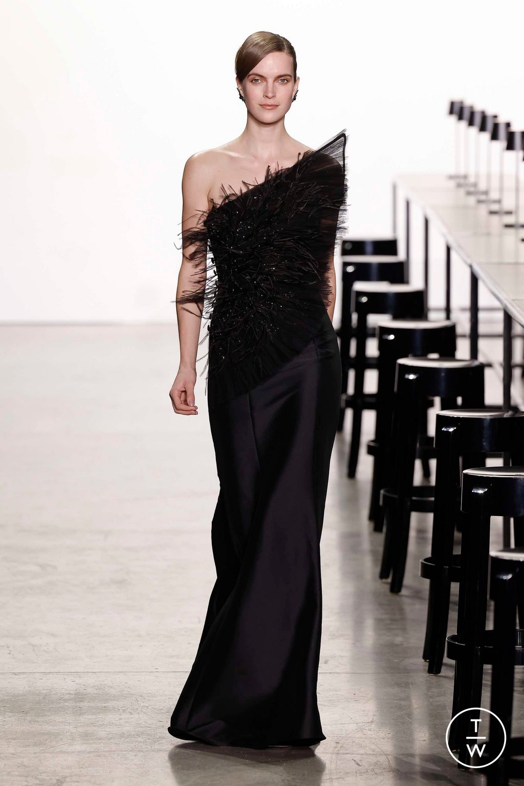 Fashion Week New York Fall/Winter 2023 look 31 from the Badgley Mischka collection 女装