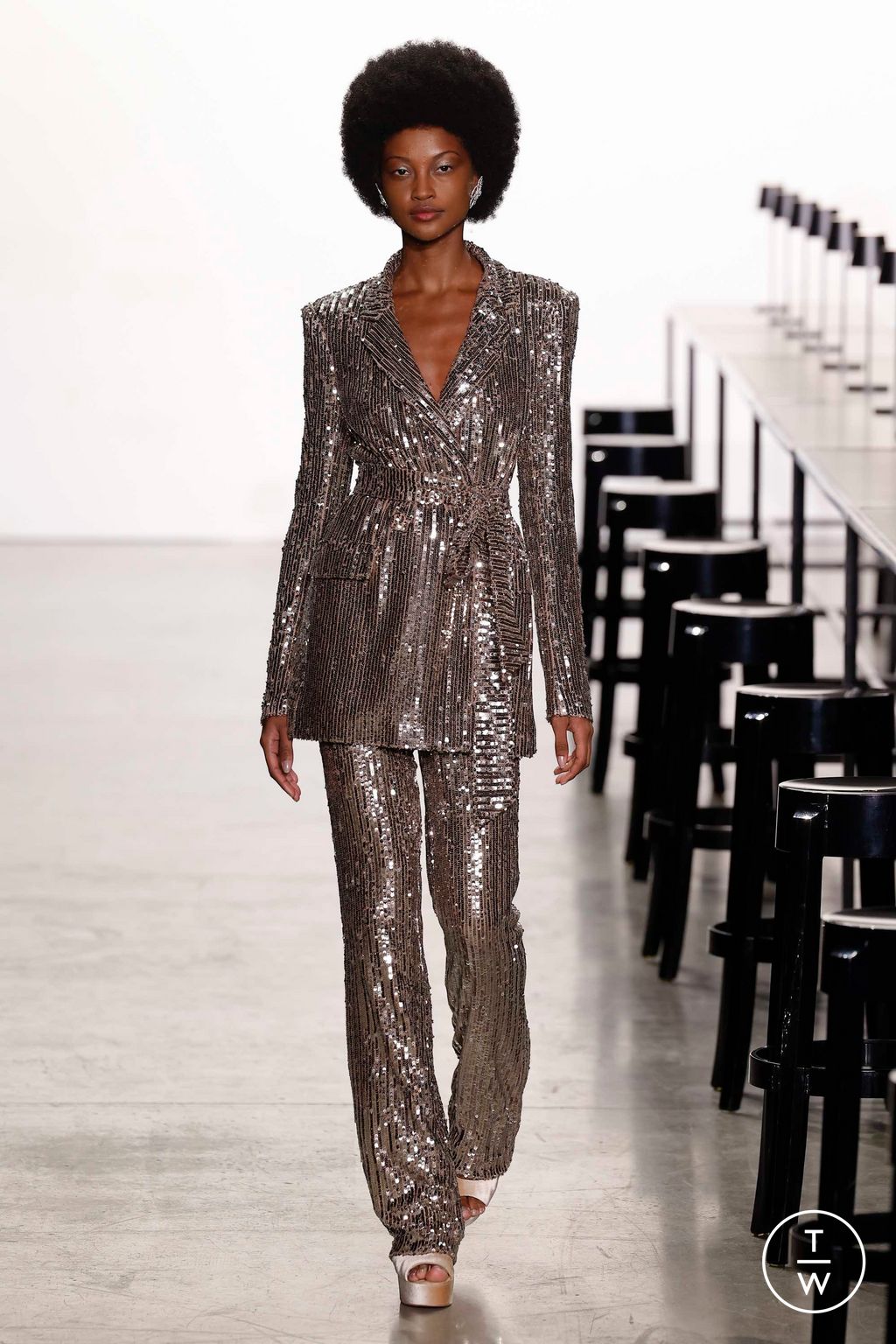 Fashion Week New York Fall/Winter 2023 look 34 from the Badgley Mischka collection womenswear