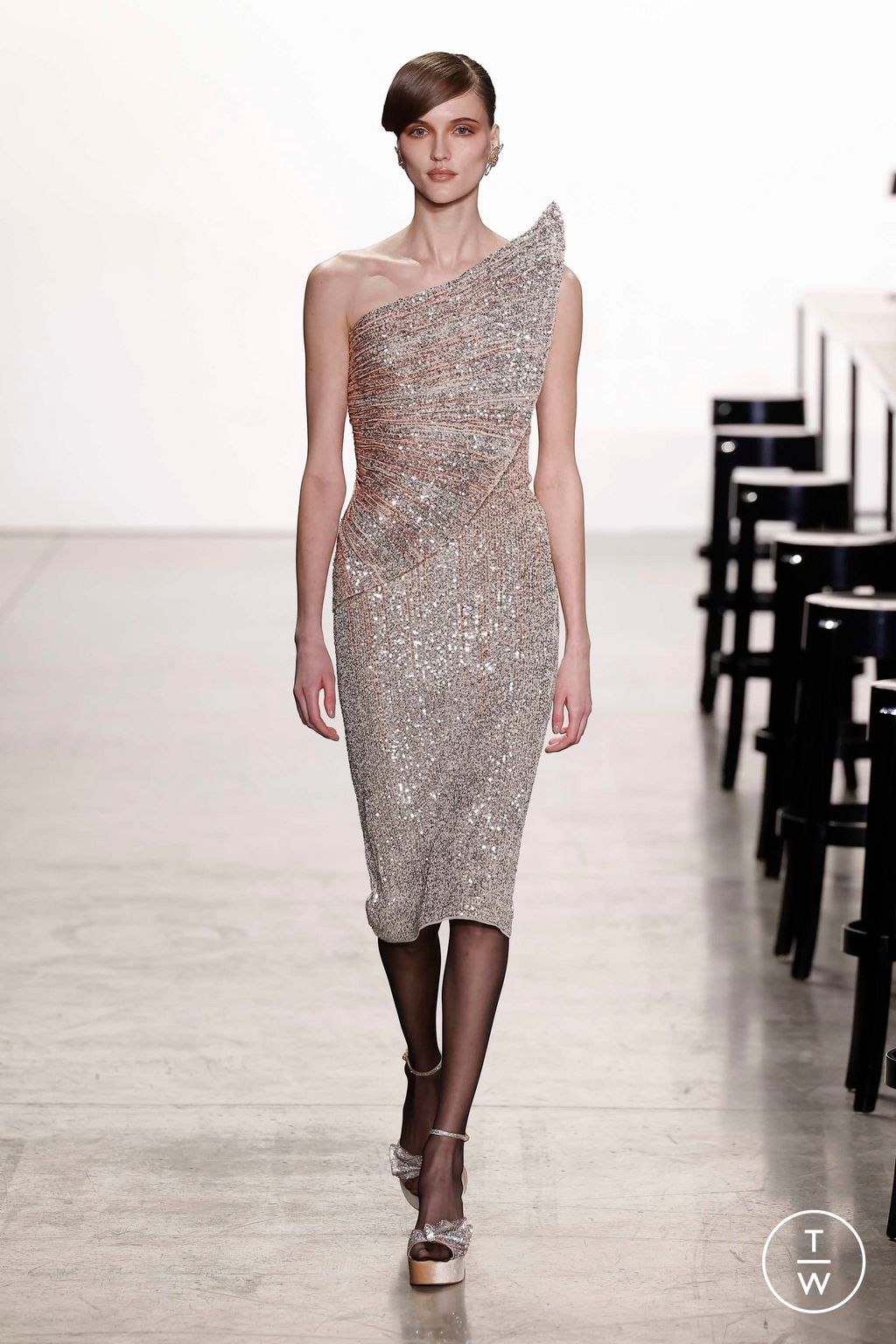 Fashion Week New York Fall/Winter 2023 look 37 from the Badgley Mischka collection womenswear