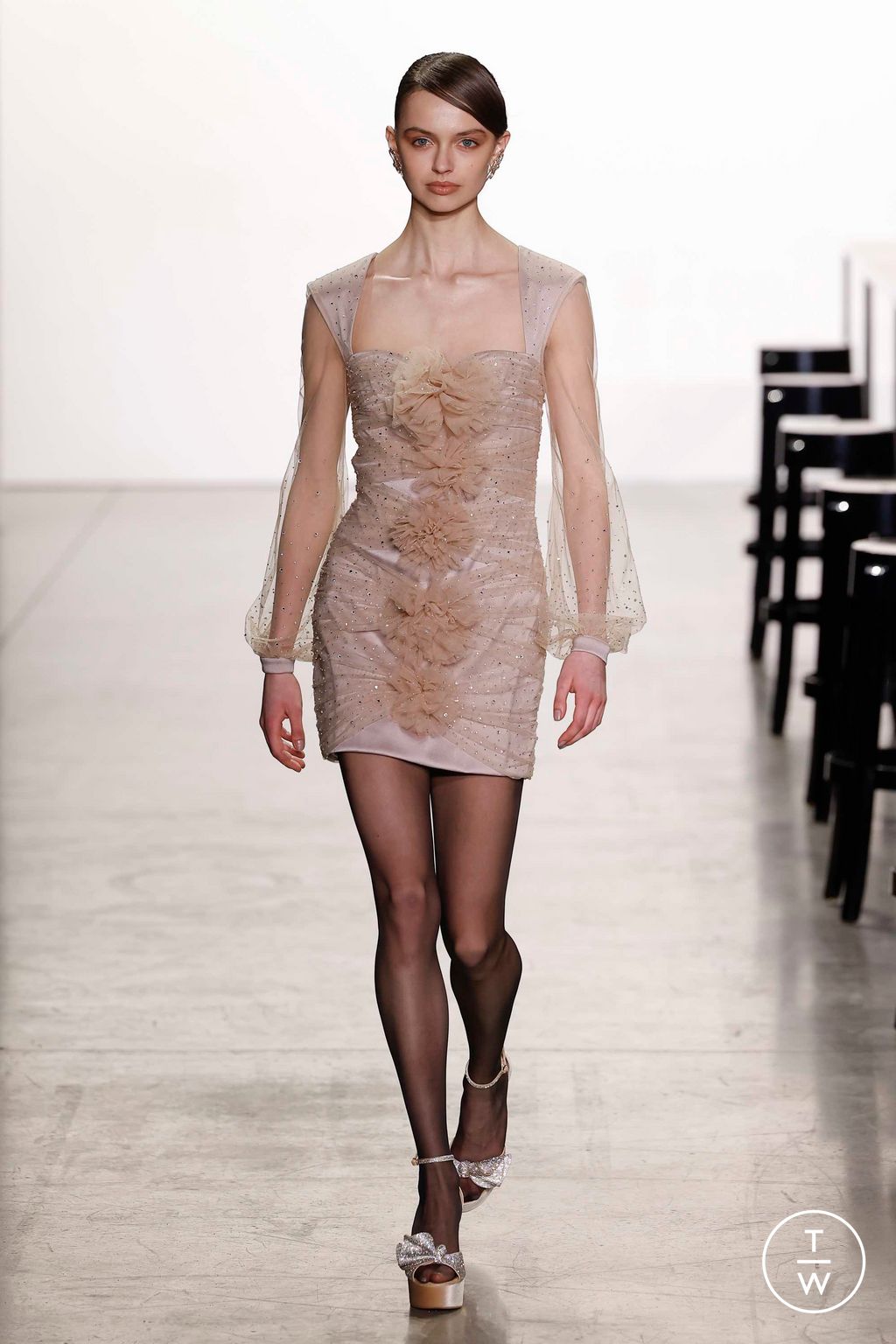 Fashion Week New York Fall/Winter 2023 look 39 from the Badgley Mischka collection womenswear