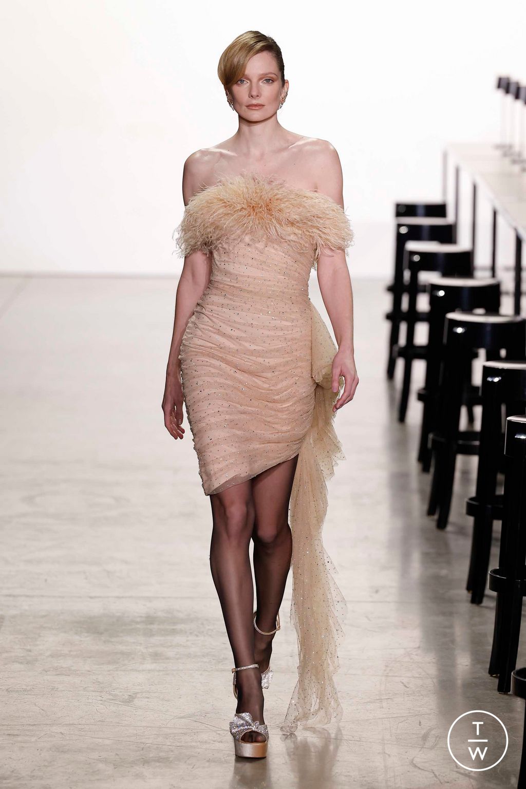 Fashion Week New York Fall/Winter 2023 look 40 from the Badgley Mischka collection womenswear