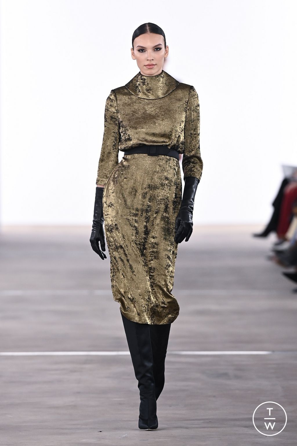 Fashion Week New York Fall/Winter 2024 look 2 from the Badgley Mischka collection womenswear