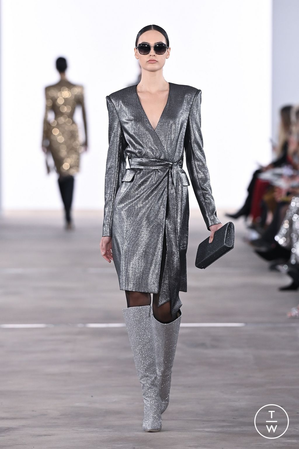 Fashion Week New York Fall/Winter 2024 look 12 from the Badgley Mischka collection 女装