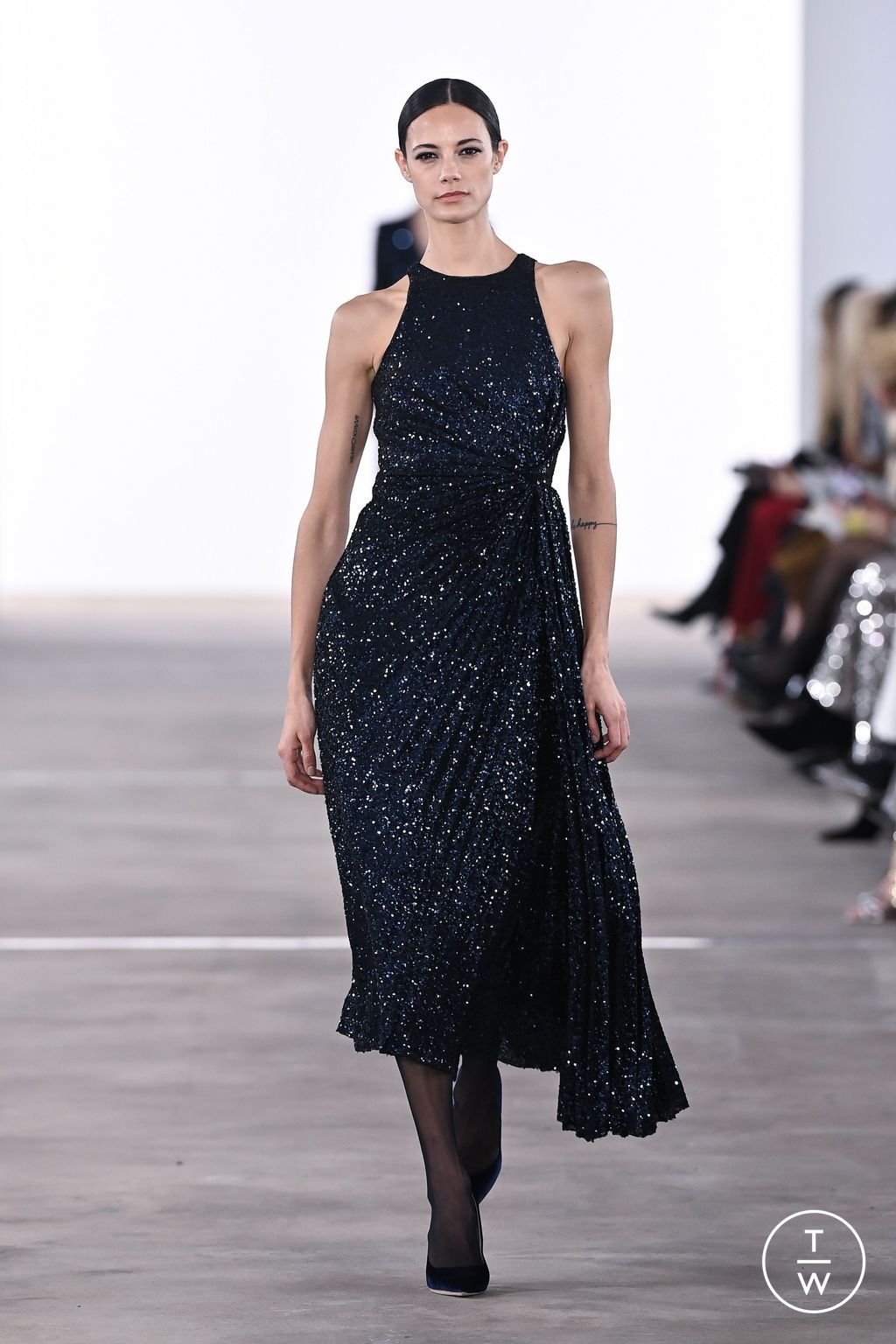 Fashion Week New York Fall/Winter 2024 look 19 from the Badgley Mischka collection 女装