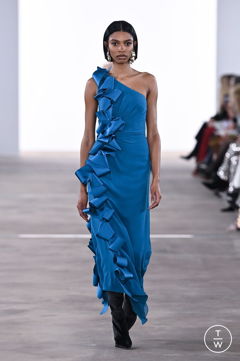 Fashion Week New York Fall/Winter 2024 look 21 from the Badgley Mischka collection womenswear