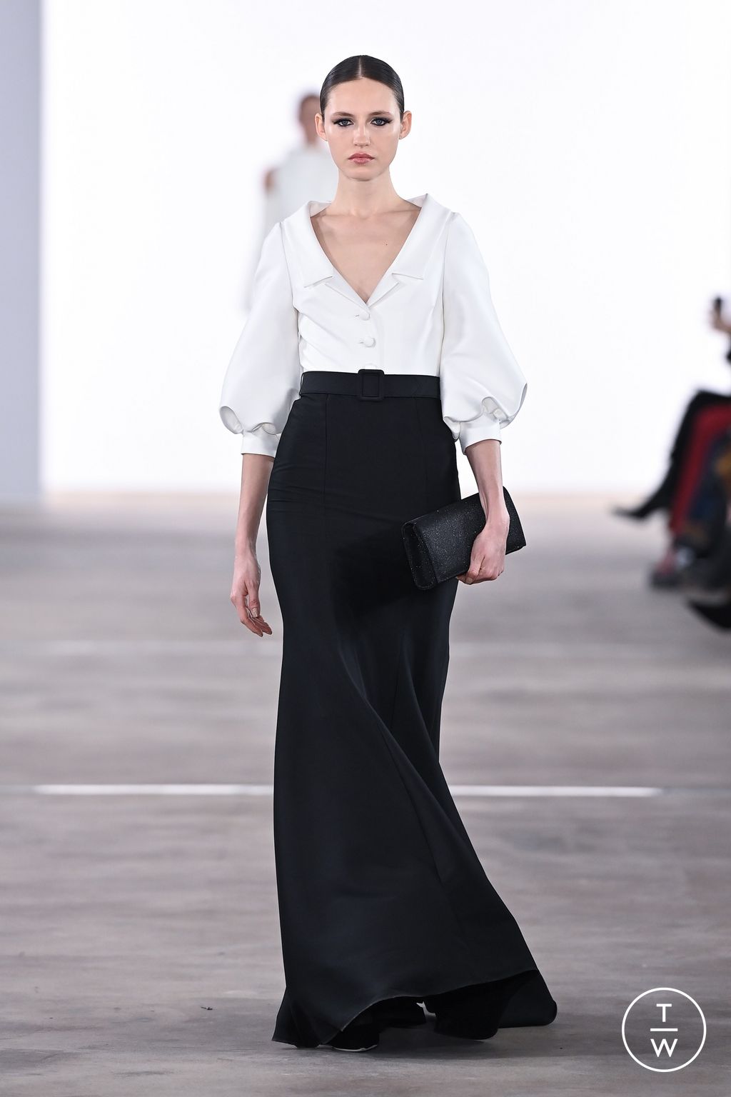 Fashion Week New York Fall/Winter 2024 look 38 from the Badgley Mischka collection 女装