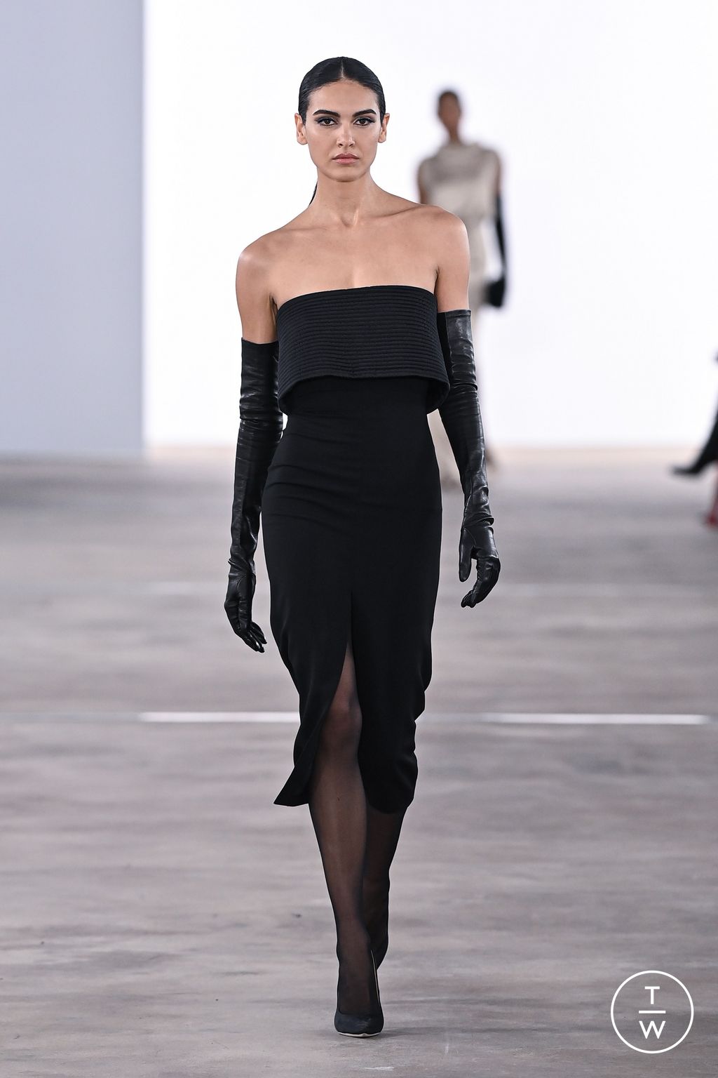 Fashion Week New York Fall/Winter 2024 look 40 from the Badgley Mischka collection womenswear