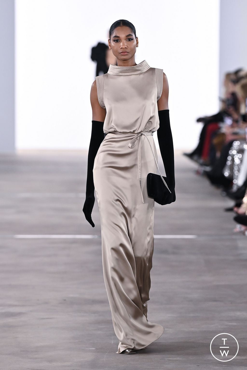 Fashion Week New York Fall/Winter 2024 look 41 from the Badgley Mischka collection 女装