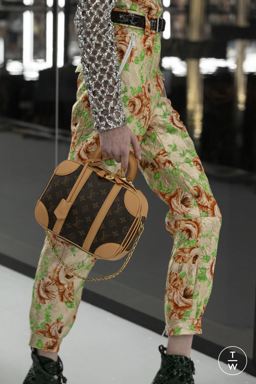 Fashion Week Paris Spring/Summer 2019 look 15 from the Louis Vuitton collection 女装配饰