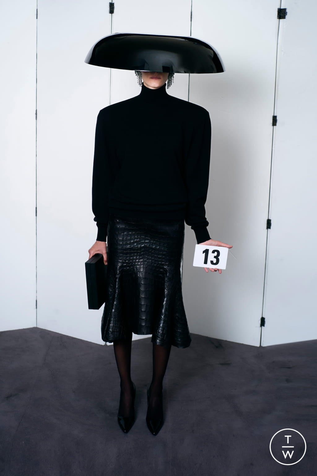 Fashion Week Paris Fall/Winter 2021 look 13 from the Balenciaga collection couture