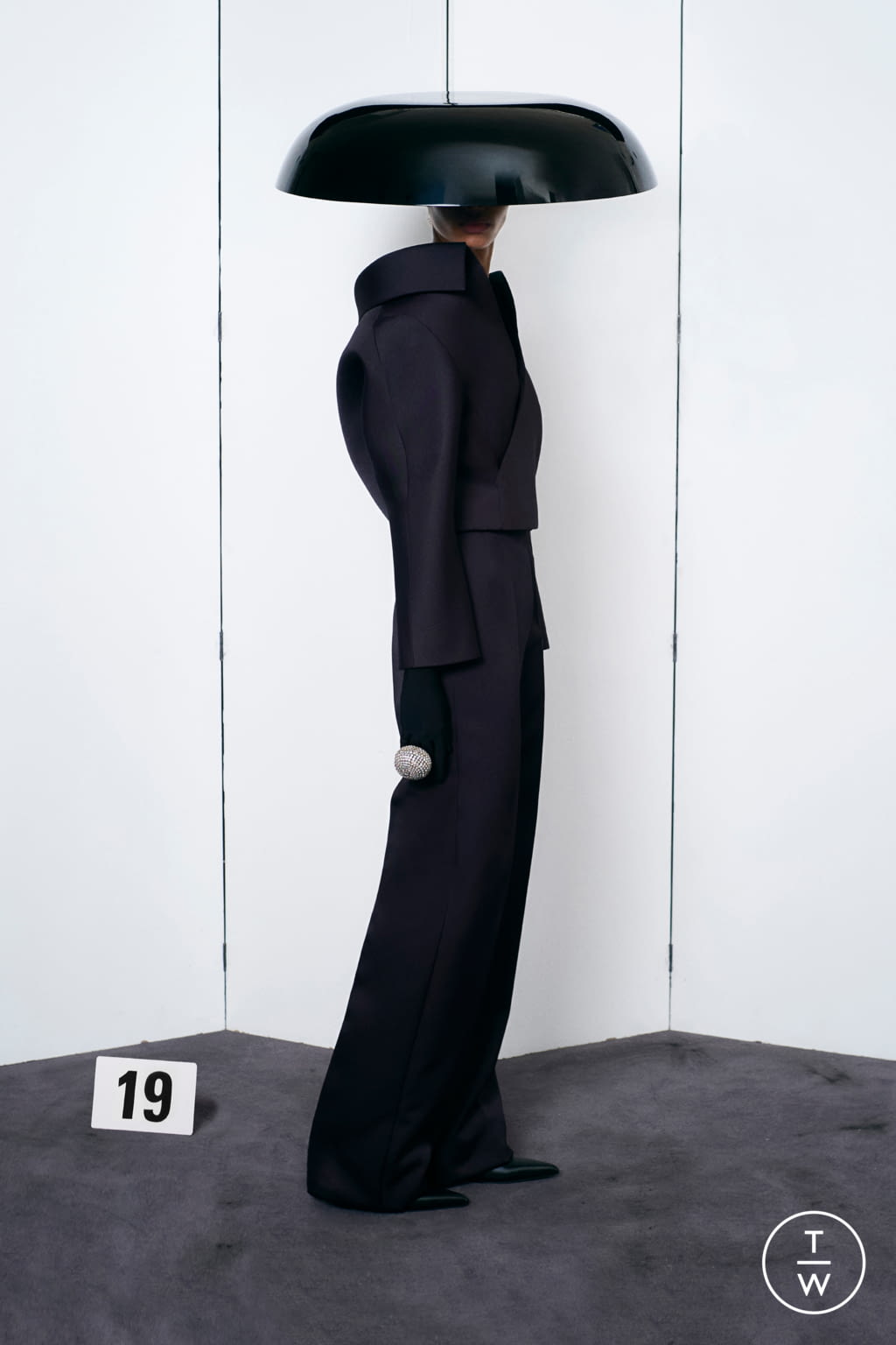 Fashion Week Paris Fall/Winter 2021 look 19 from the Balenciaga collection 高级定制