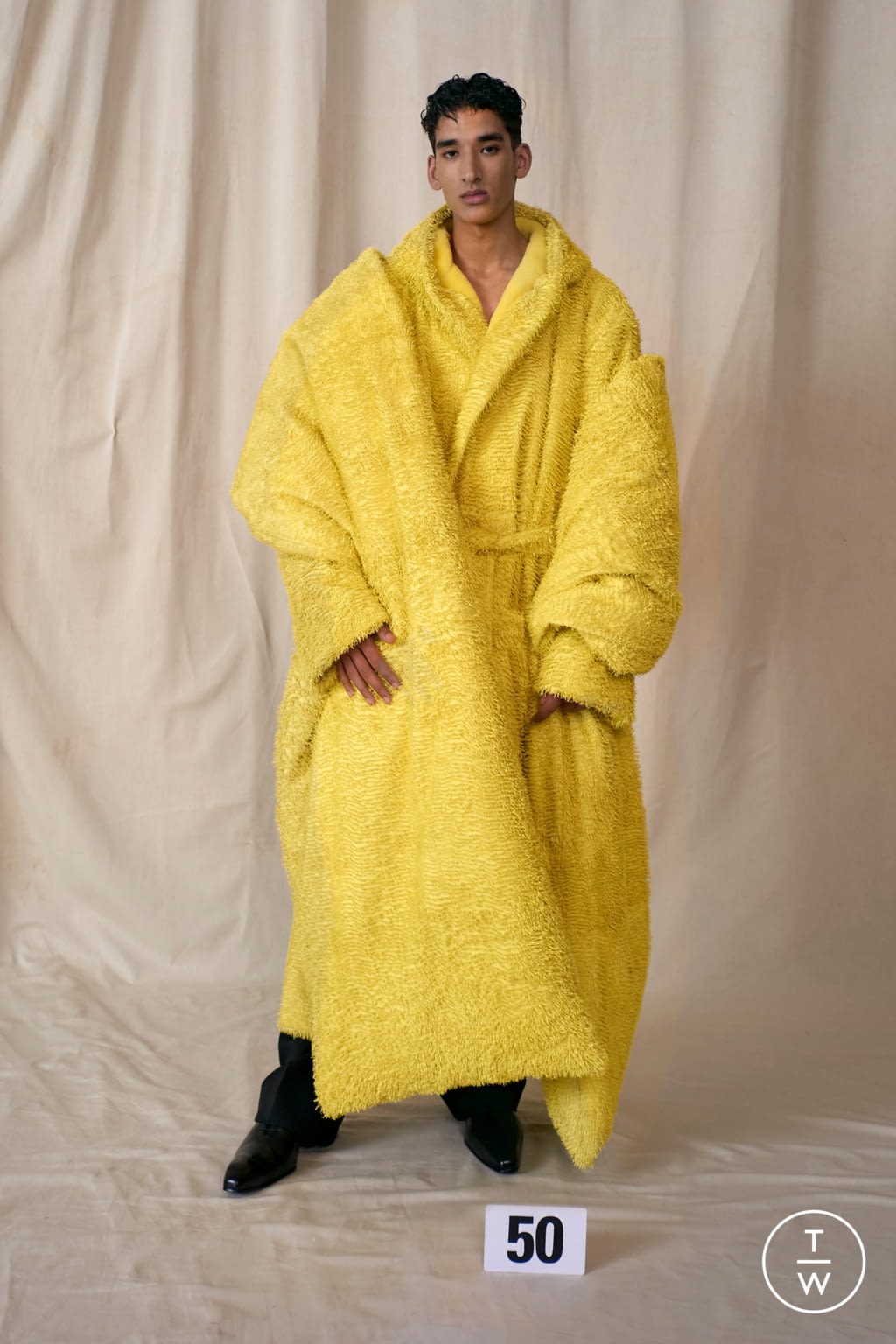 Fashion Week Paris Fall/Winter 2021 look 50 from the Balenciaga collection 高级定制