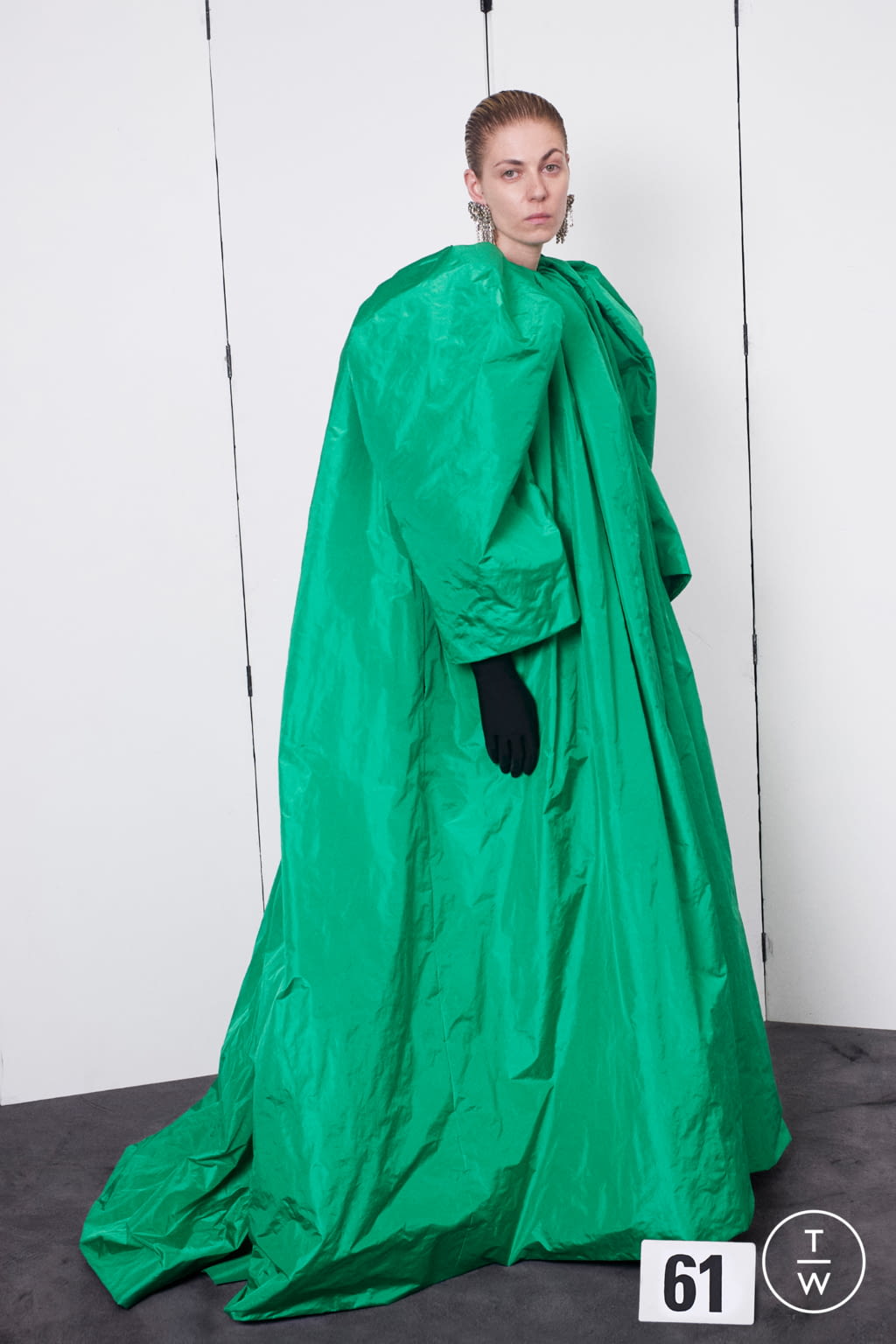 Fashion Week Paris Fall/Winter 2021 look 61 from the Balenciaga collection couture
