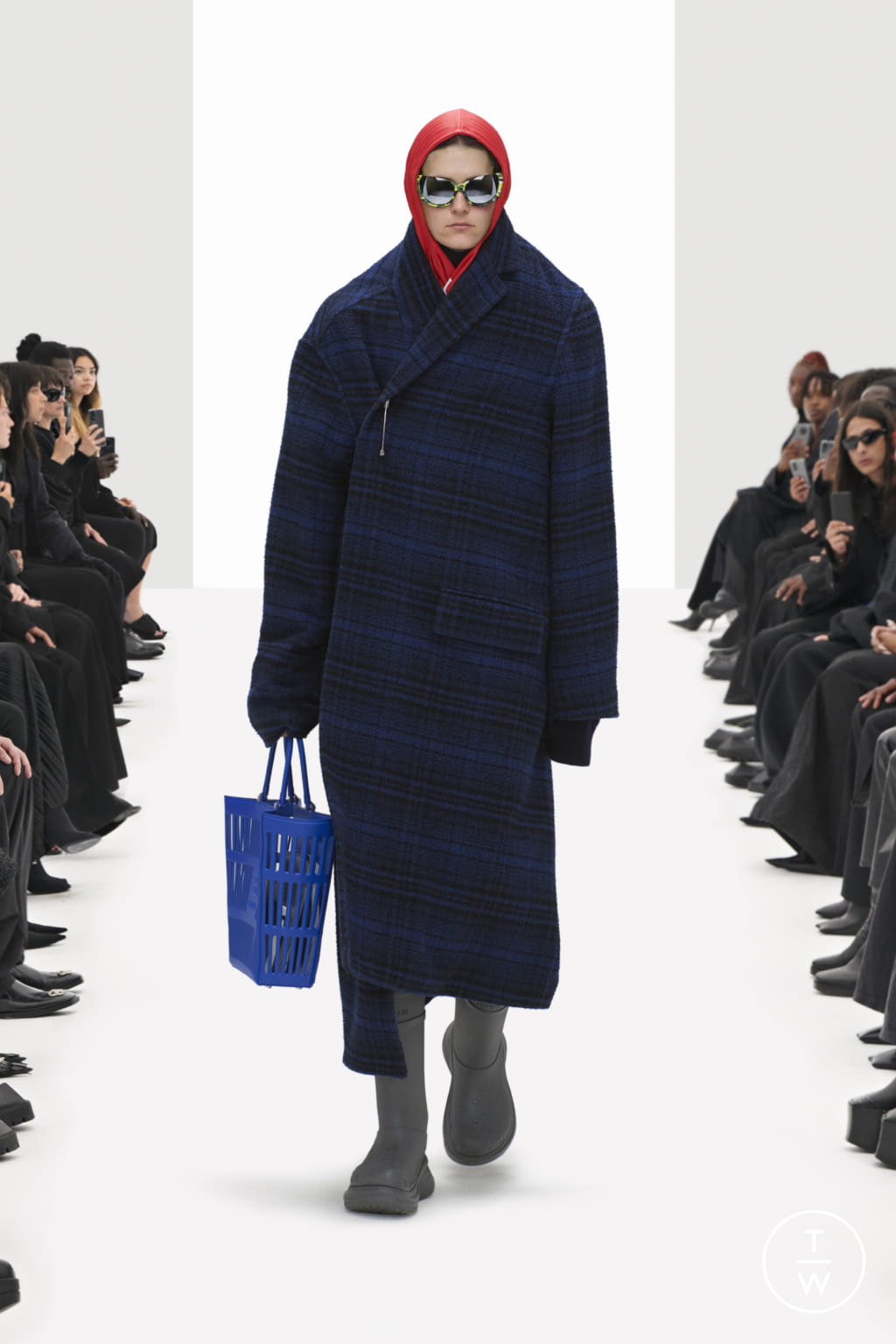 Fashion Week Paris Resort 2022 look 18 de la collection Balenciaga womenswear