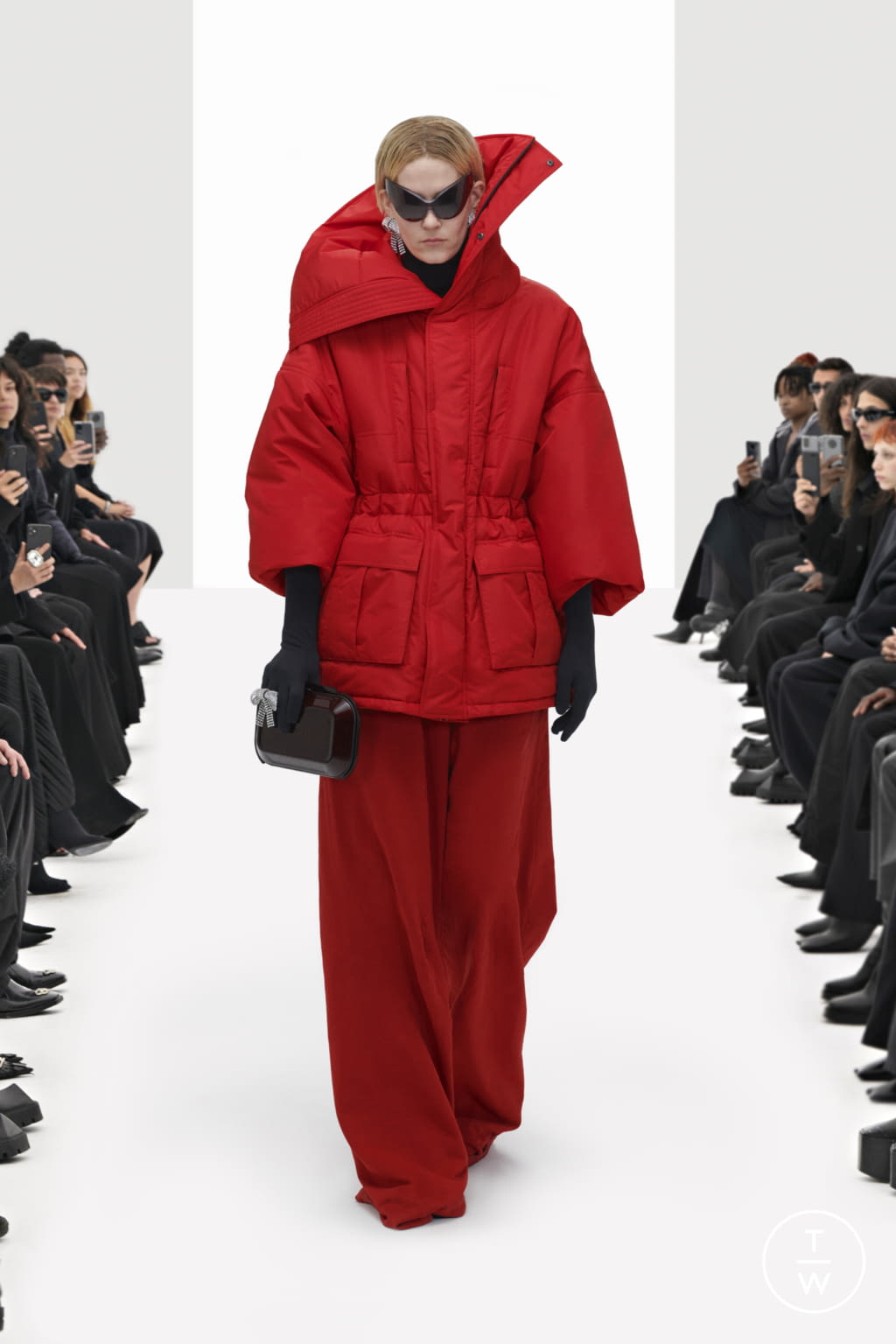 Fashion Week Paris Resort 2022 look 38 from the Balenciaga collection womenswear