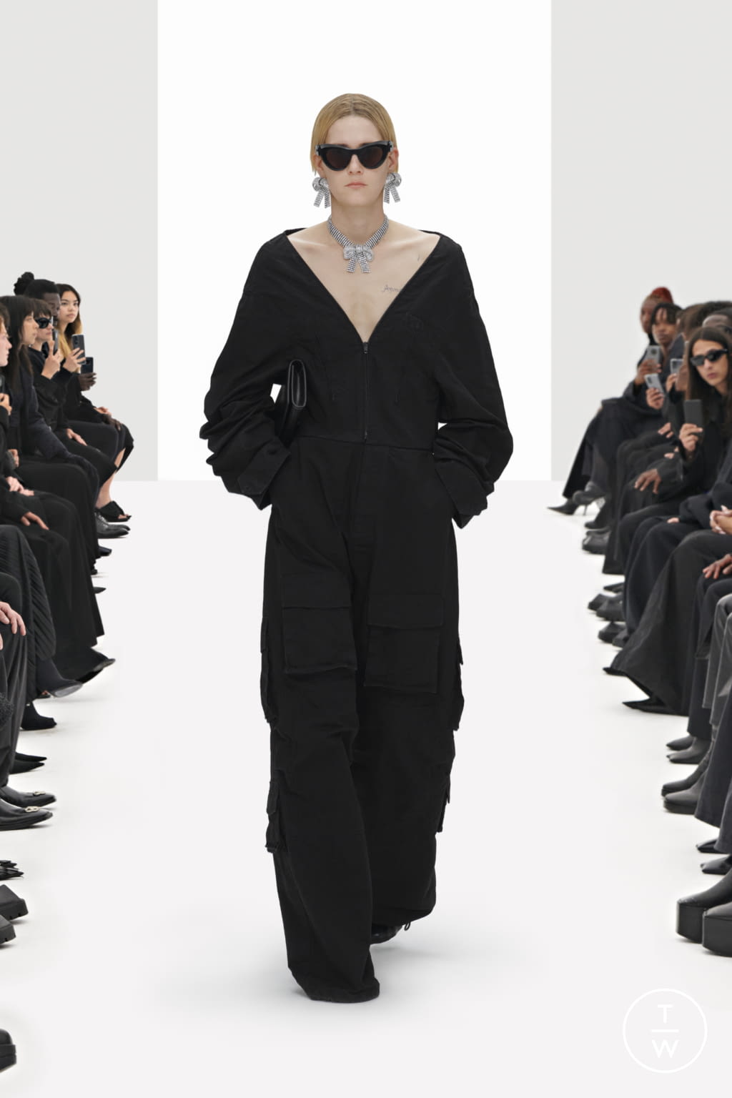 Fashion Week Paris Resort 2022 look 40 de la collection Balenciaga womenswear