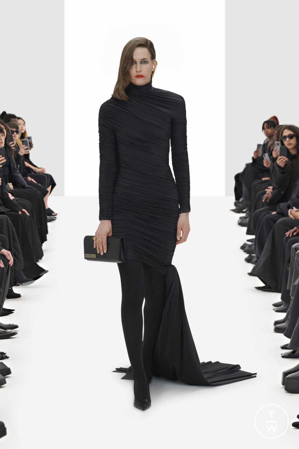 Fashion Week Paris Resort 2022 look 42 from the Balenciaga collection womenswear