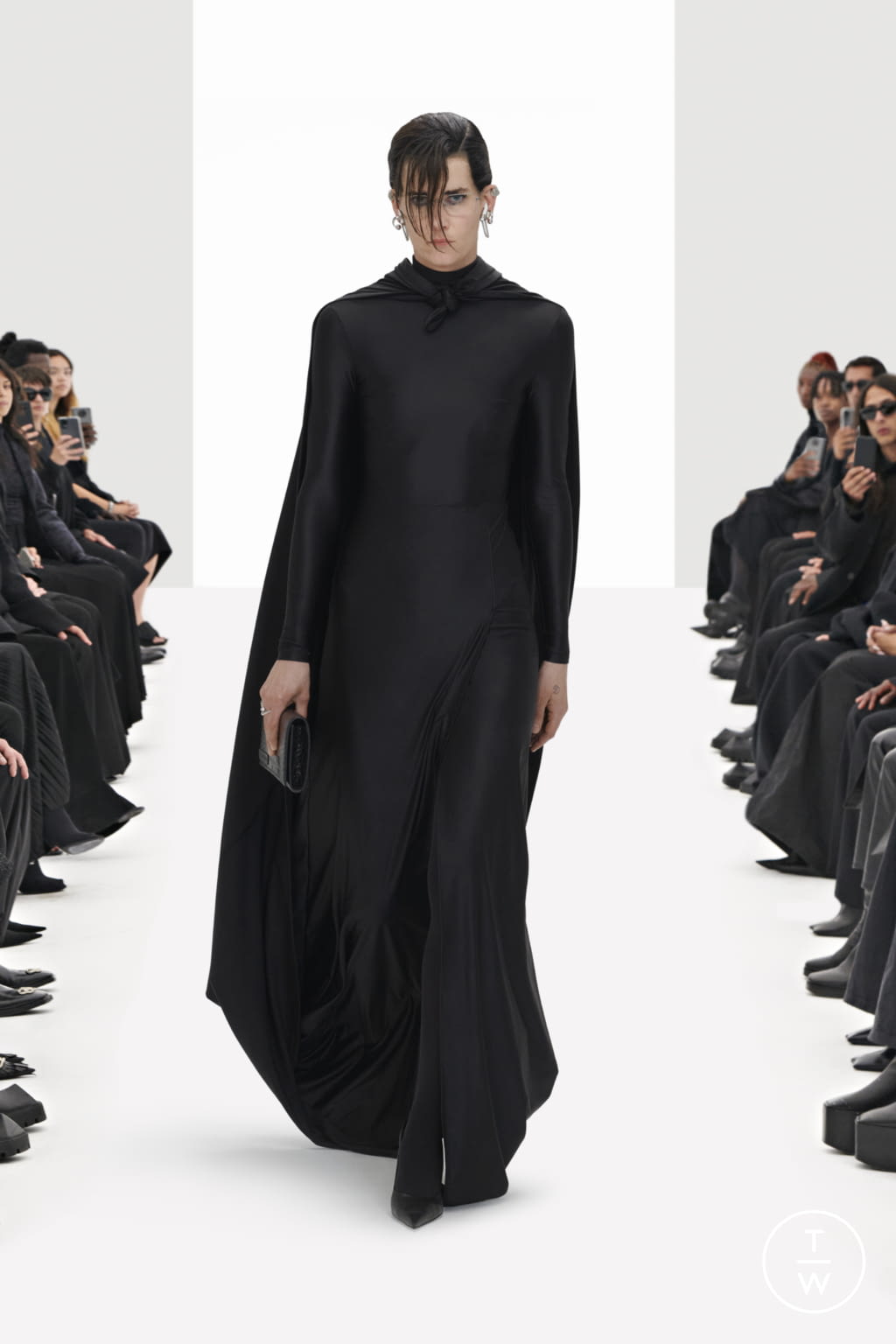 Fashion Week Paris Resort 2022 look 43 from the Balenciaga collection womenswear