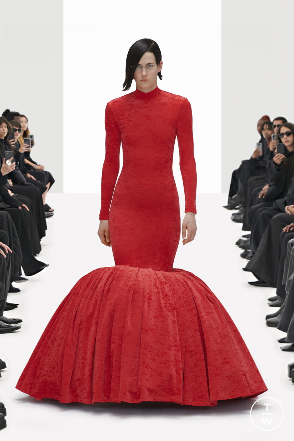 Fashion Week Paris Resort 2022 look 44 from the Balenciaga collection womenswear
