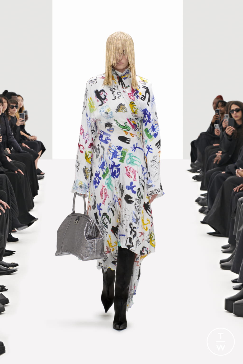 Fashion Week Paris Resort 2022 look 5 de la collection Balenciaga womenswear