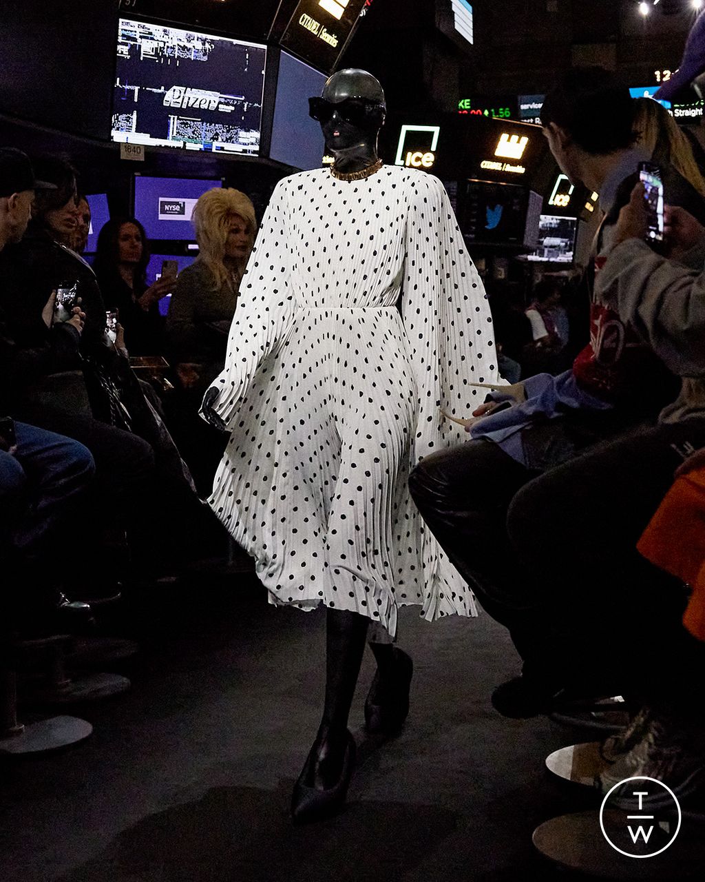 Fashion Week Paris Resort 2023 look 39 de la collection Balenciaga womenswear