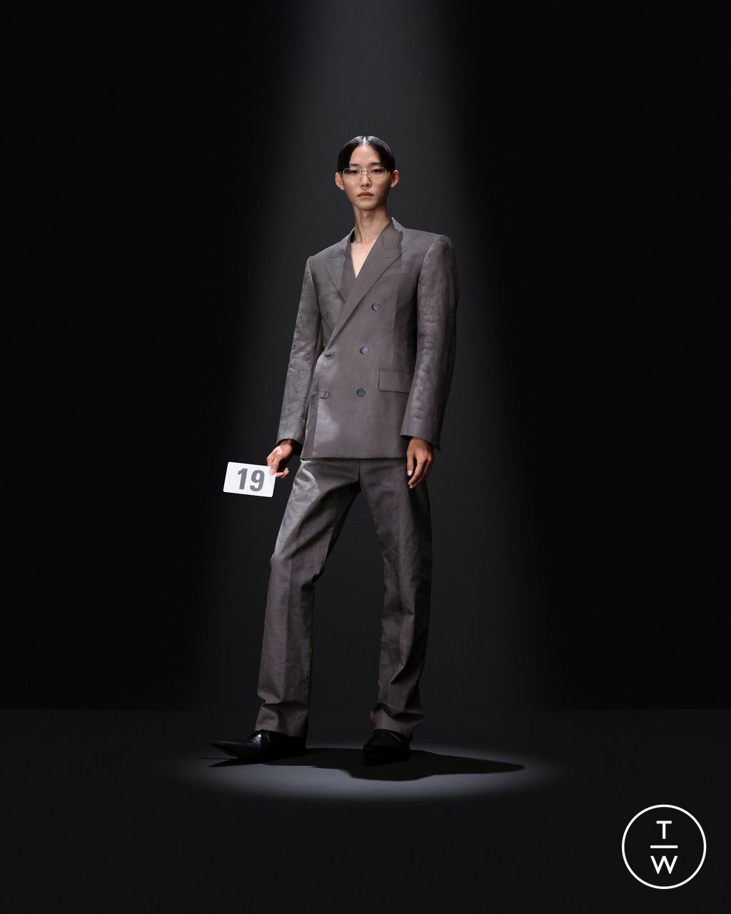Fashion Week Paris Fall/Winter 2023 look 19 from the Balenciaga collection 高级定制