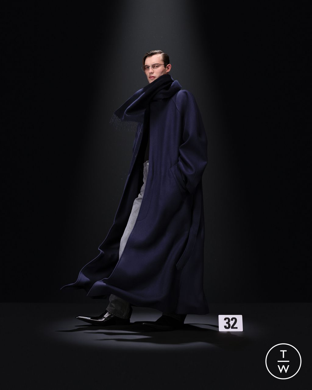 Fashion Week Paris Fall/Winter 2023 look 32 from the Balenciaga collection couture