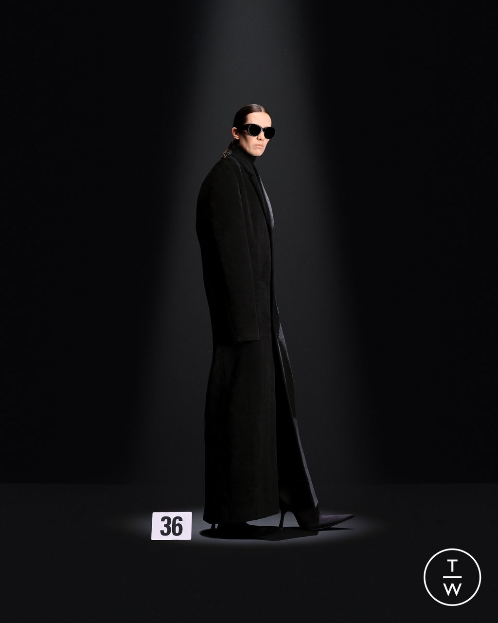 Fashion Week Paris Fall/Winter 2023 look 36 from the Balenciaga collection couture