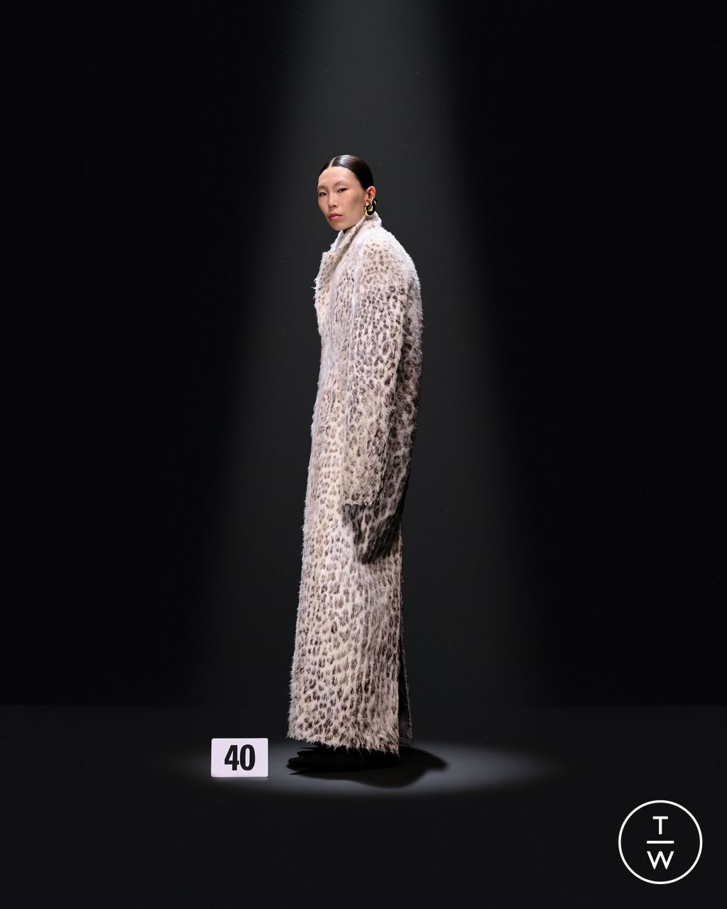 Fashion Week Paris Fall/Winter 2023 look 40 from the Balenciaga collection 高级定制