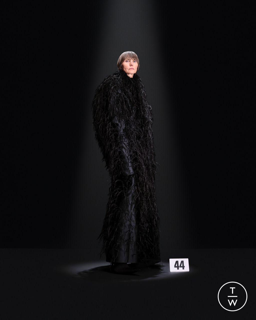 Fashion Week Paris Fall/Winter 2023 look 44 from the Balenciaga collection couture