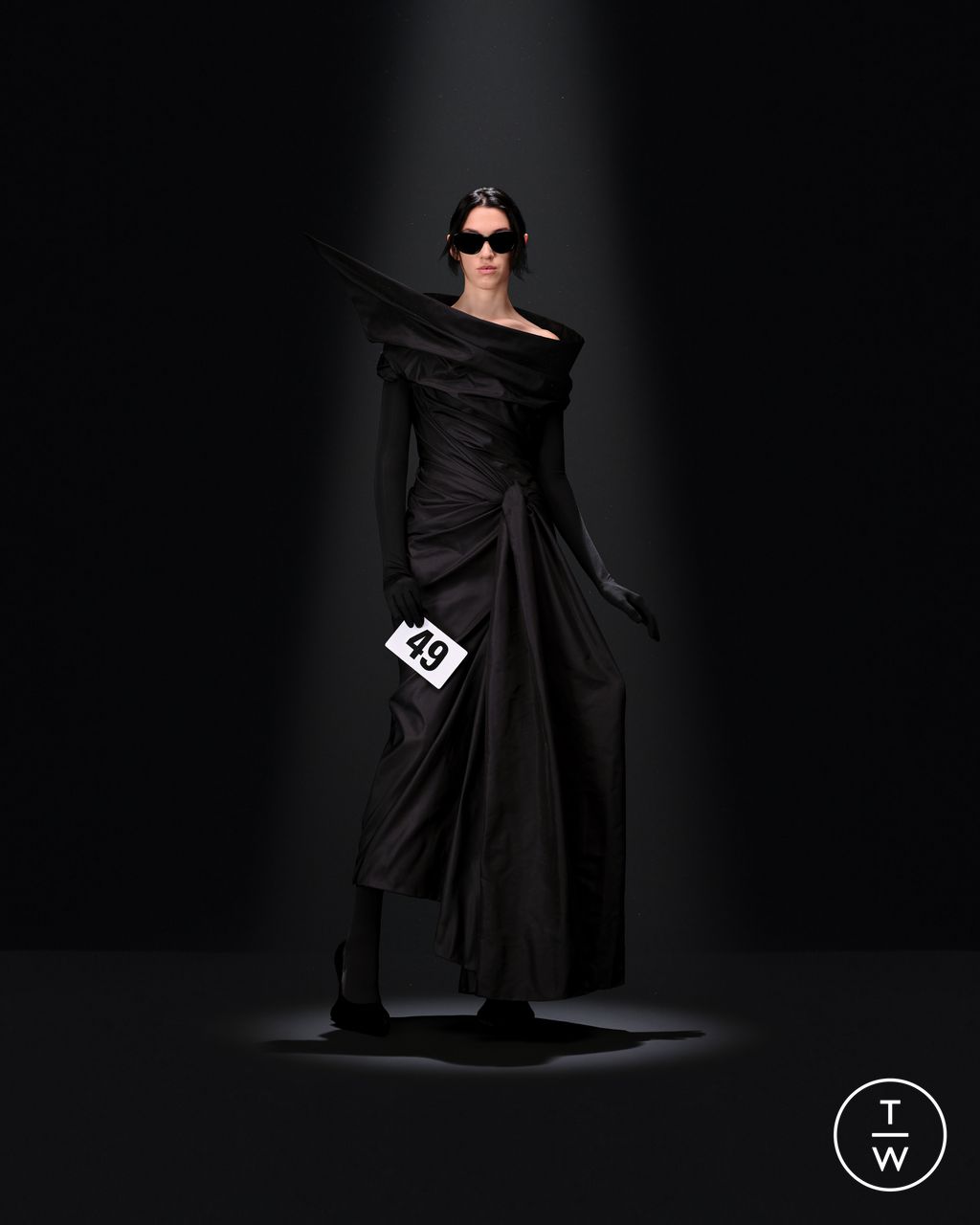 Fashion Week Paris Fall/Winter 2023 look 49 from the Balenciaga collection couture