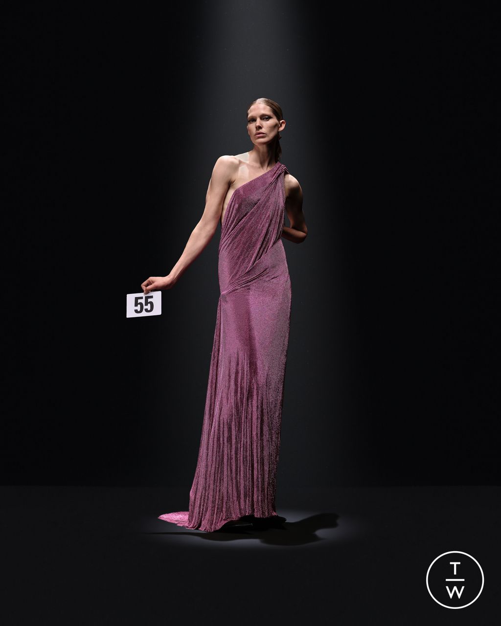 Fashion Week Paris Fall/Winter 2023 look 55 de la collection Balenciaga couture