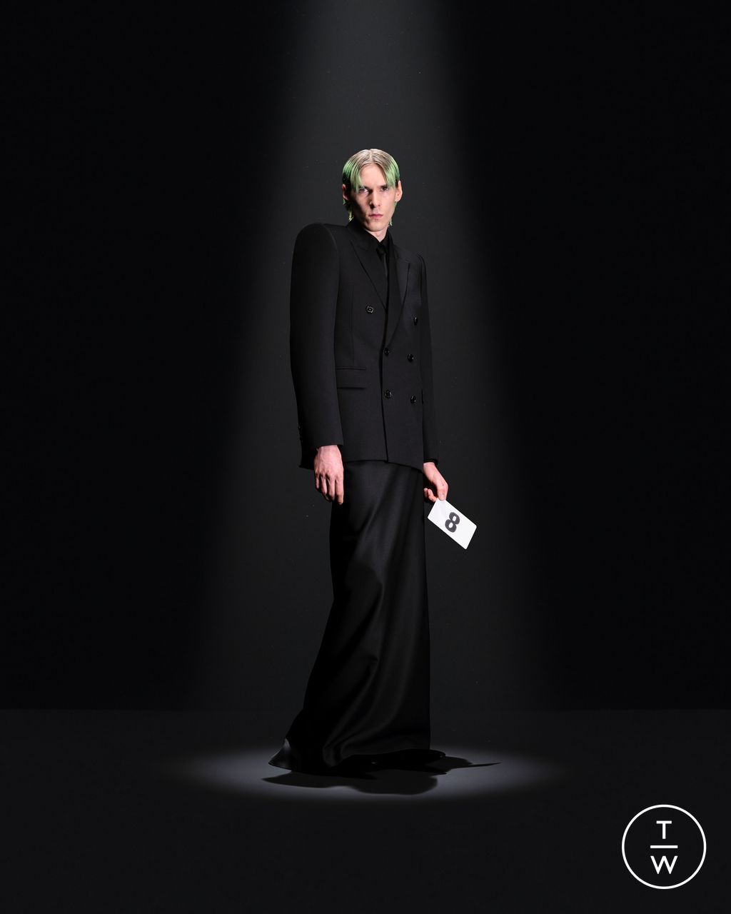 Fashion Week Paris Fall/Winter 2023 look 8 de la collection Balenciaga couture