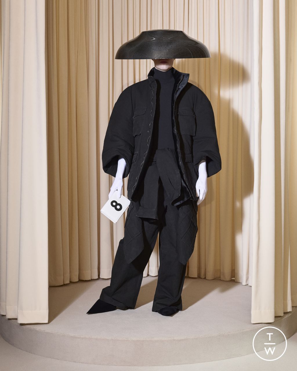 Fashion Week Paris Fall/Winter 2024 look 8 from the Balenciaga collection 高级定制