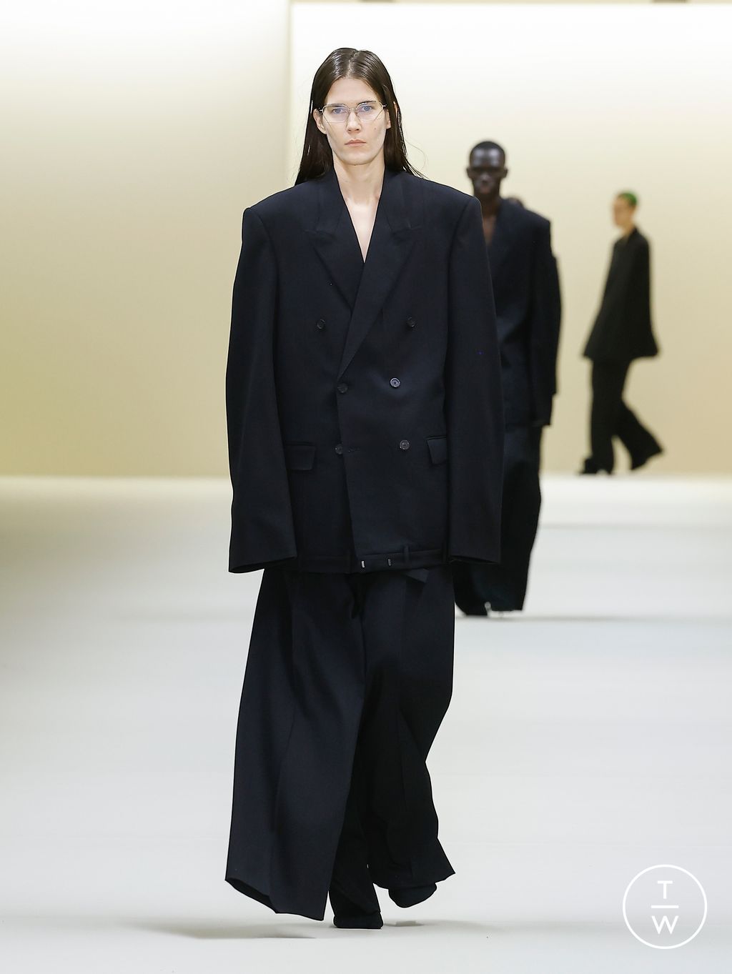 Fashion Week Paris Fall/Winter 2023 look 1 from the Balenciaga collection 女装