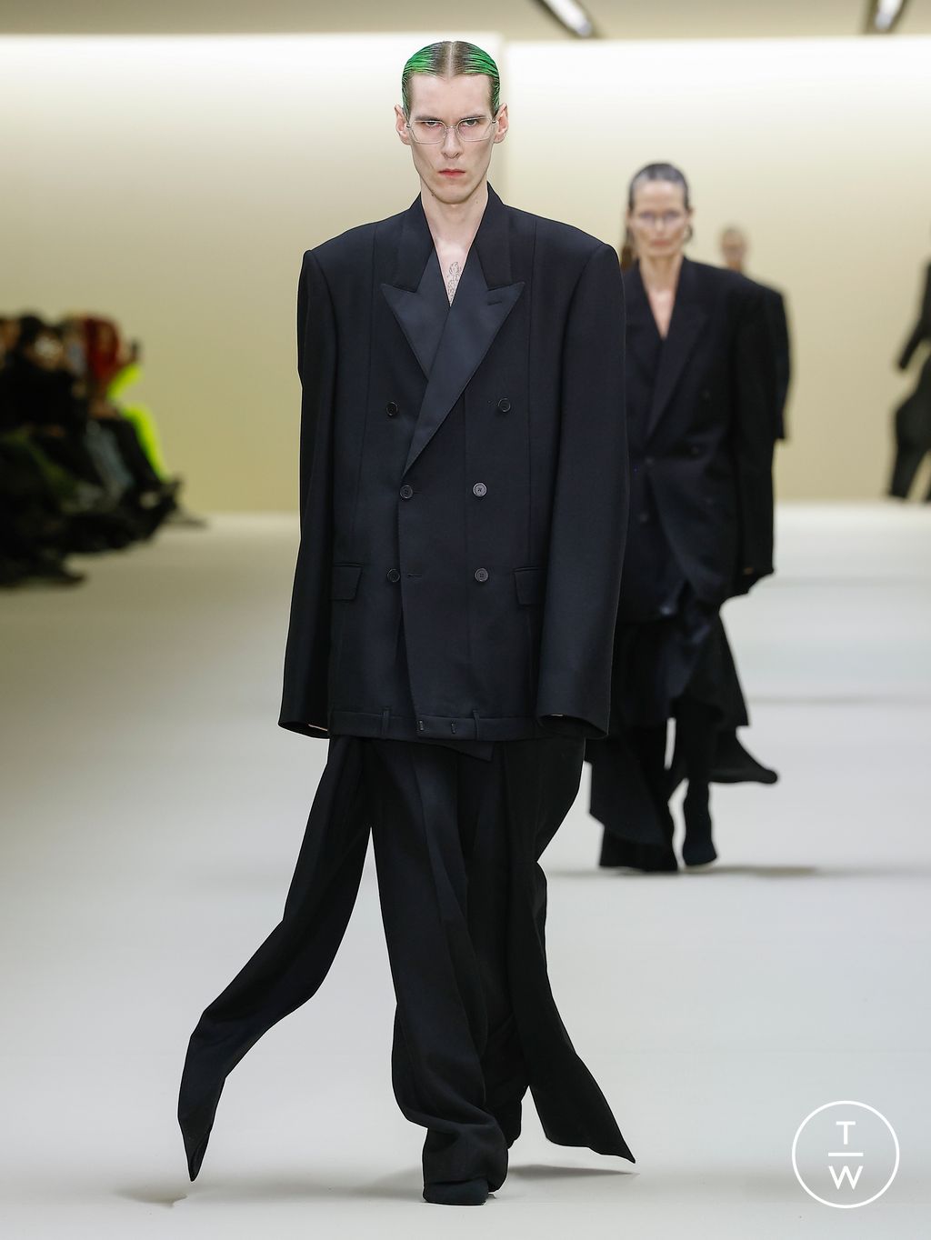 Fashion Week Paris Fall/Winter 2023 look 4 from the Balenciaga collection 女装