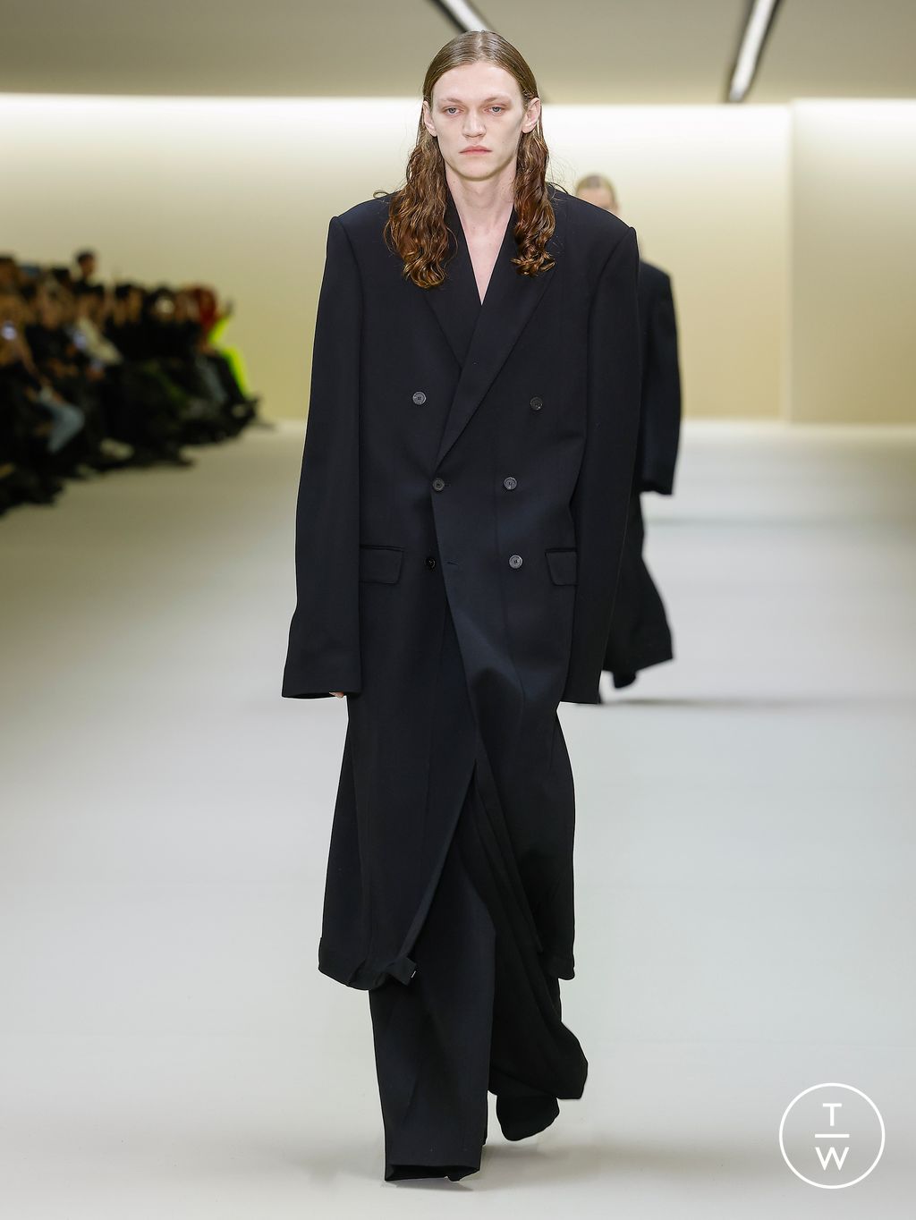Fashion Week Paris Fall/Winter 2023 look 6 de la collection Balenciaga womenswear