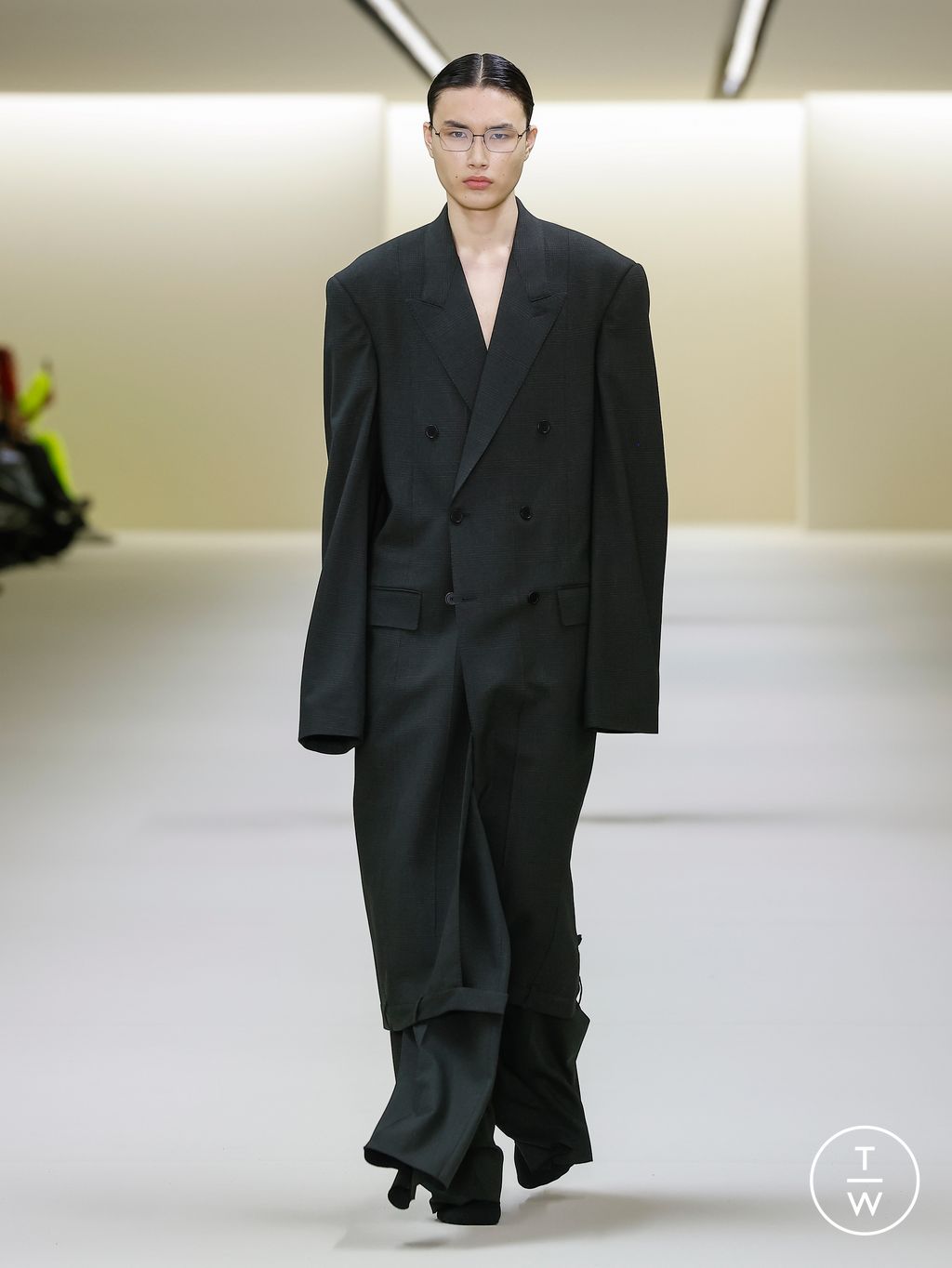 Fashion Week Paris Fall/Winter 2023 look 10 de la collection Balenciaga womenswear