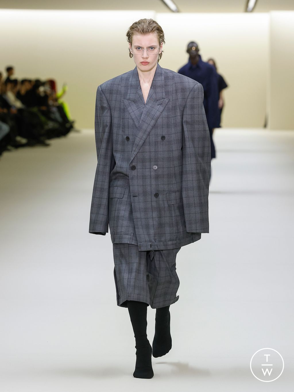 Fashion Week Paris Fall/Winter 2023 look 11 de la collection Balenciaga womenswear