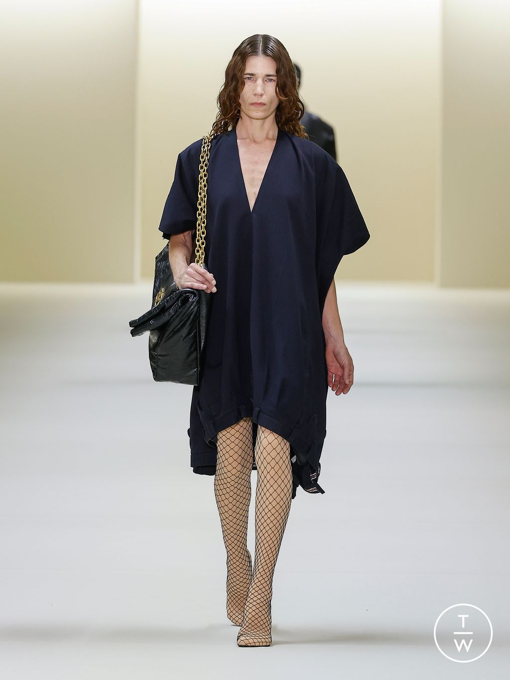 Fashion Week Paris Fall/Winter 2023 look 13 from the Balenciaga collection womenswear